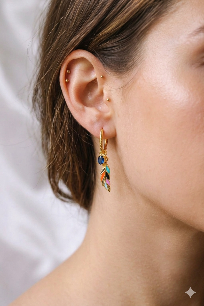 Boucles d'Oreilles Elyra – Plume Multicolore en Argent Doré